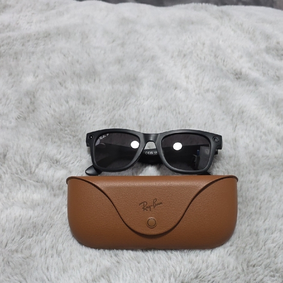 Ray-Ban Other - Ray-Ban Meta Black Sunglasses with Tan Case